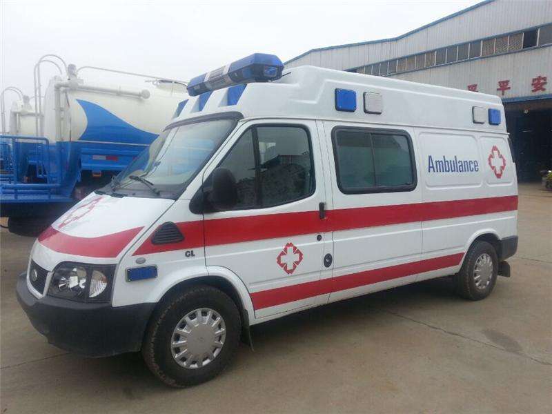 救護車和醫(yī)療車有什么區(qū)別？救護車廠家專業(yè)為你解答。01