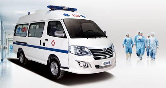 命懸一線牽動人心，救護車臨危不亂治病救人_
